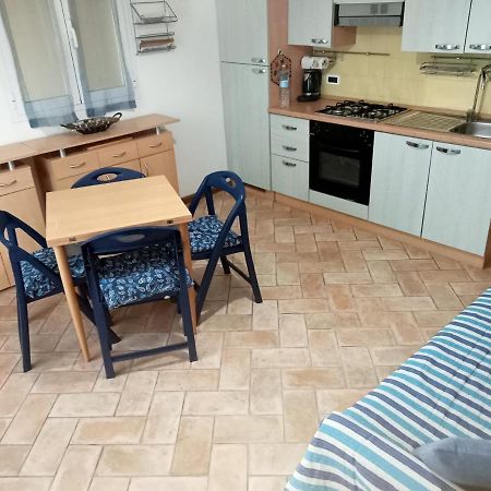 Nina House Apartment อิมเปรีอา ภายนอก รูปภาพ