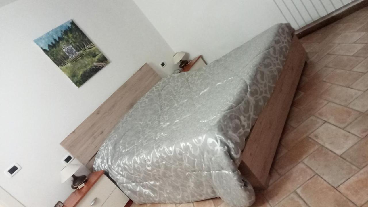 Nina House Apartment อิมเปรีอา ภายนอก รูปภาพ